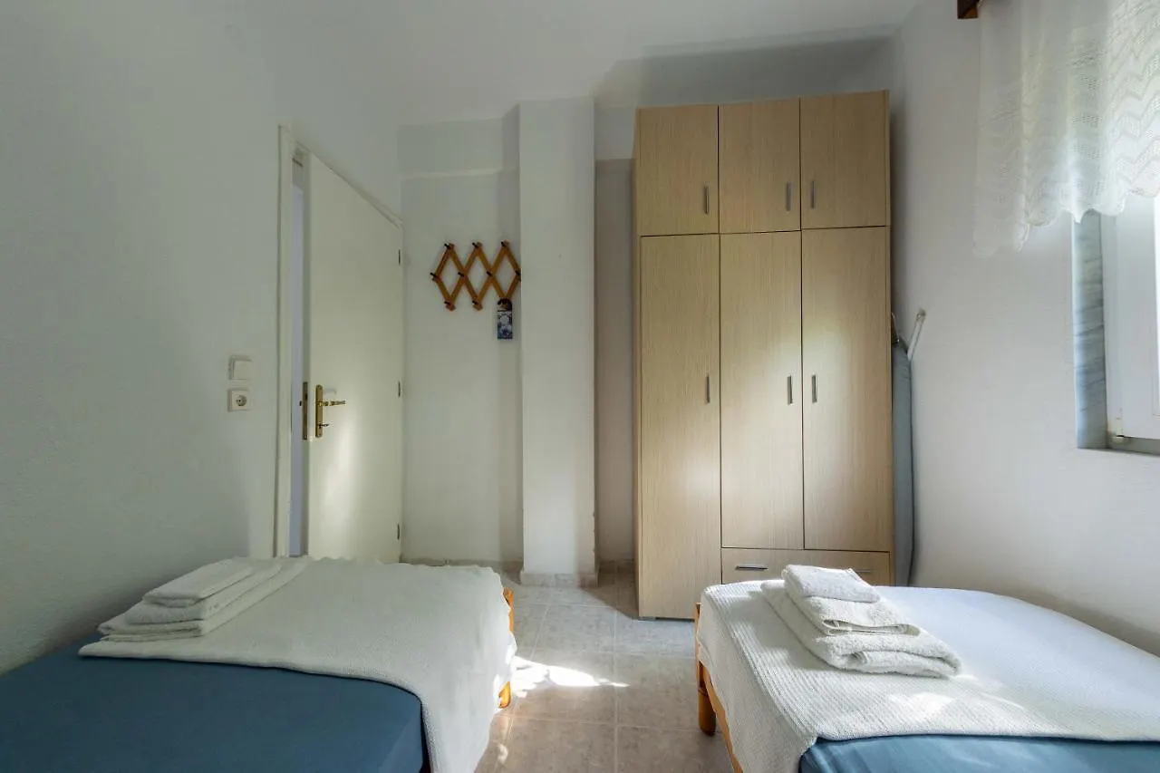 Spacious Seaside House Nea Poteidaia